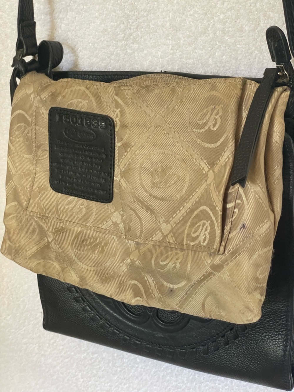 BRIGHTON FERRARA BLACK MEDALLION MAGNETIC CLOSE HIDDEN ORGANIZER CROSSBODY - Picture 6 of 15